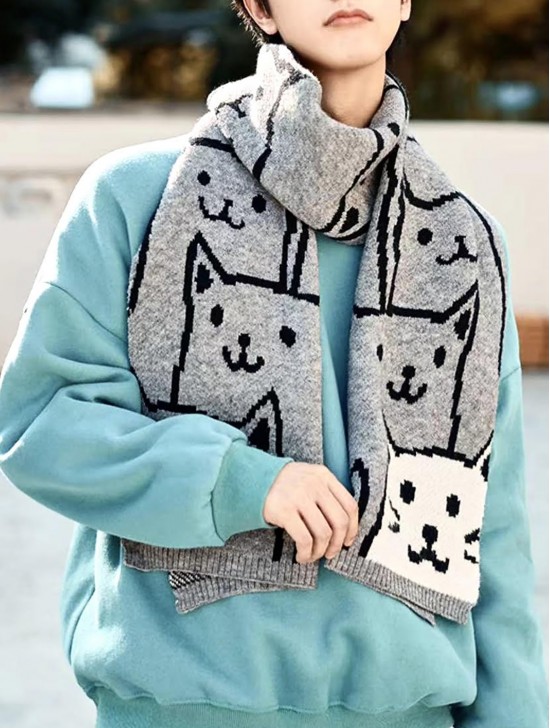 Trendy kitten pattern knitted scarf